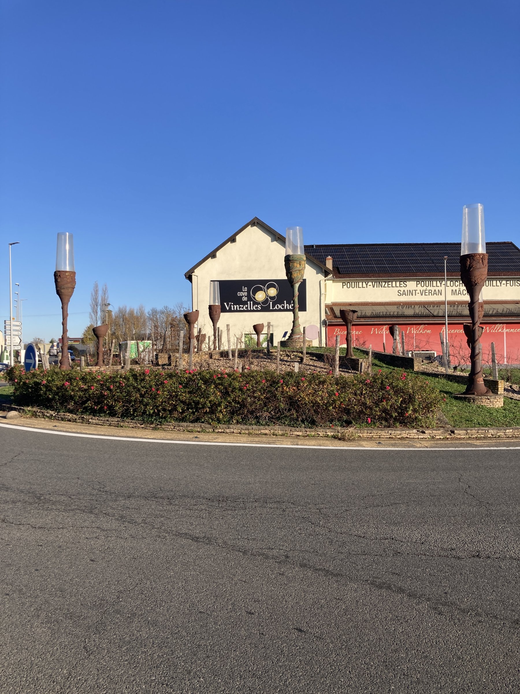 CAVE DE VINZELLES LOCHE